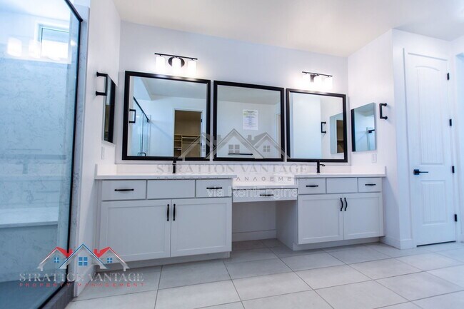 Building Photo - 15075 W McKinley St