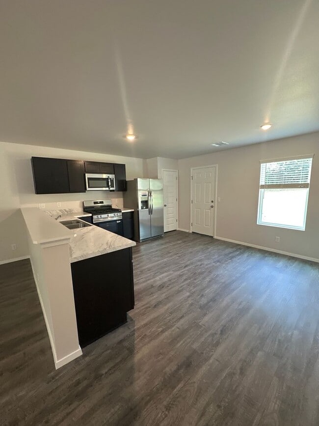 Building Photo - Now Pre-Leasing: Modern 3-Bedroom, 2-Bath Home in Broken Arrow — Available July 14th