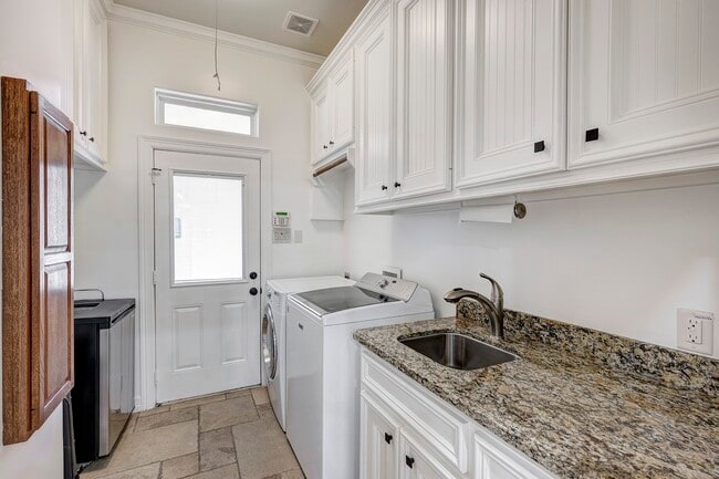 Building Photo - 1324 Bingle Rd