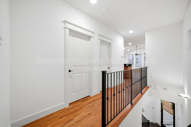 Building Photo - 2323 Sperber Ln
