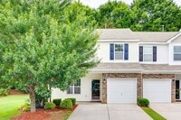 Building Photo - Beautifully maintained 3-bedroom, 3 bath e...