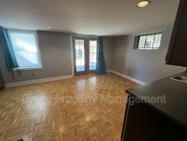 Building Photo - 343 S Clarkson St