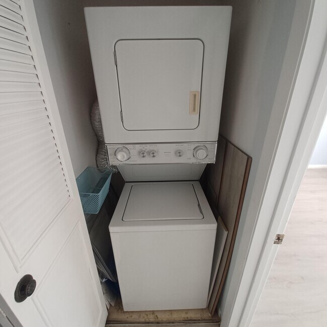 Building Photo - 4820 Lucerne Lakes Blvd W