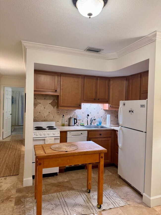 Building Photo - South Tampa Condo