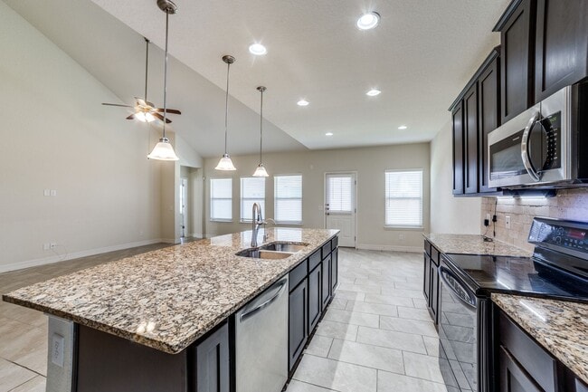 Building Photo - 2999 sq ft 4 Bedroom 3.5 Bathroom 2 Story ...