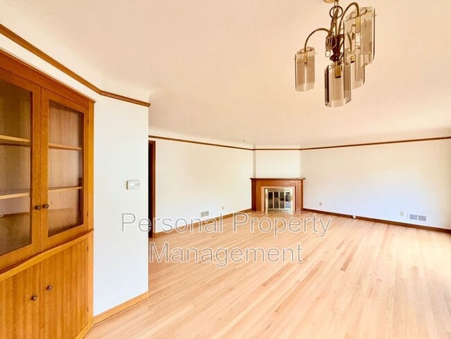 Building Photo - 4215 NW Lavina St