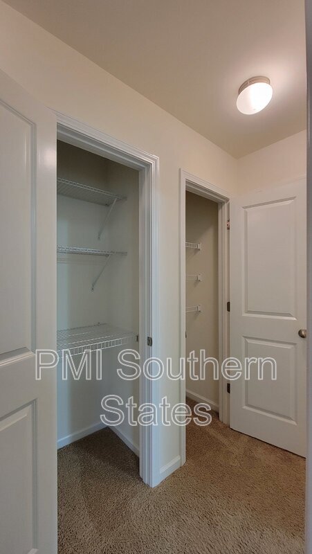 Building Photo - 31 Moorlyn Ln