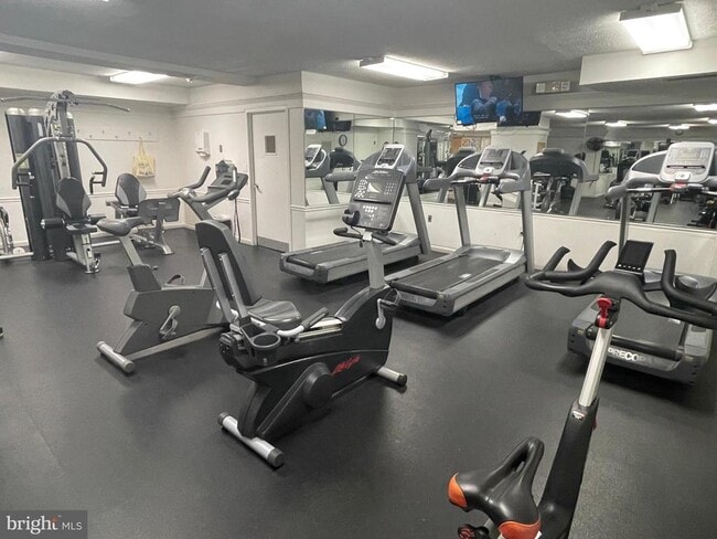 Building Photo - 3001 Veazey Terrace NW