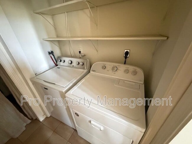 Building Photo - 500 Nonnewaug Rd