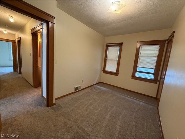 Building Photo - 1605 Larchmont Ave