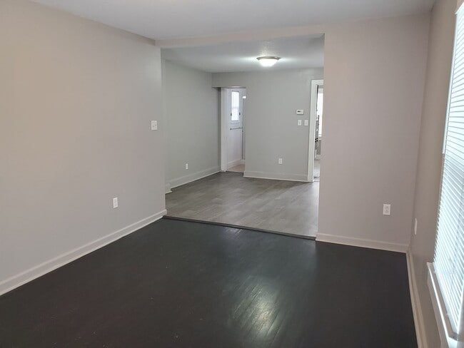 Building Photo - Very nice and recently remodeled 2BR rancher with 1 car garage