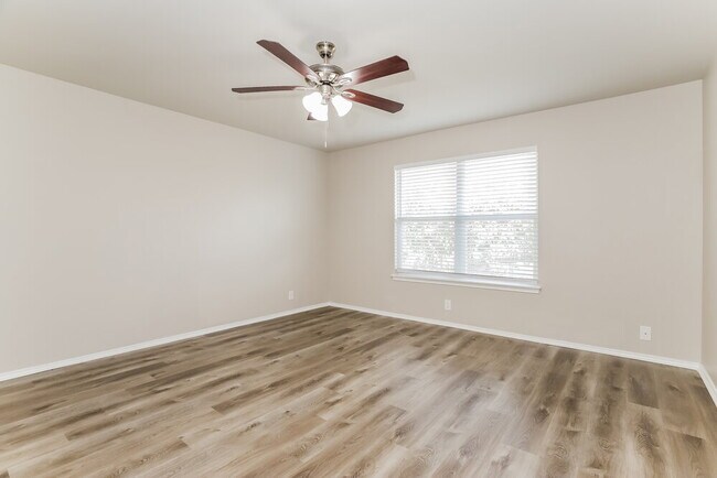 Building Photo - 326 Silver Bit