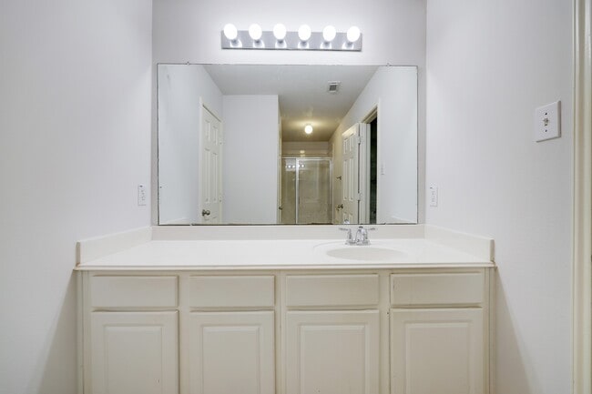 Building Photo - 1161 Eden Park Ln