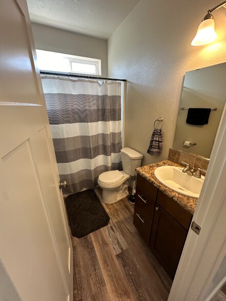 Building Photo - 1600 NE Cinder Loop