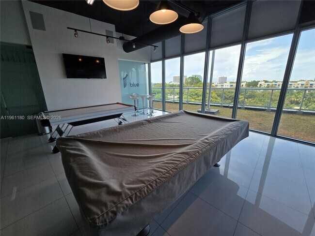 Building Photo - 601 NE 36th St