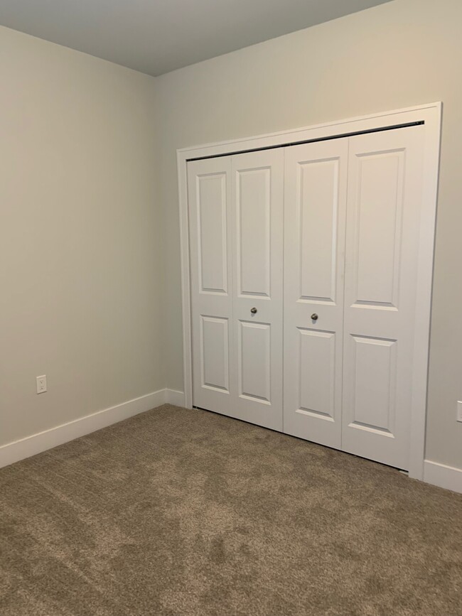 Building Photo - Crystal Pines