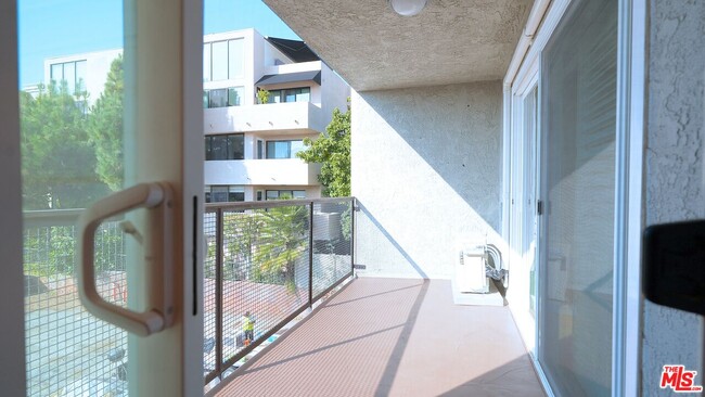 Building Photo - 9005 Cynthia St