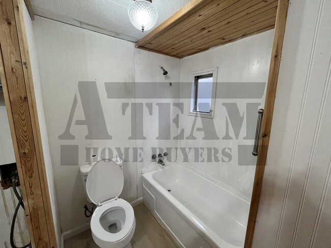 Building Photo - Charming 2-bedroom, 1-bathroom home!