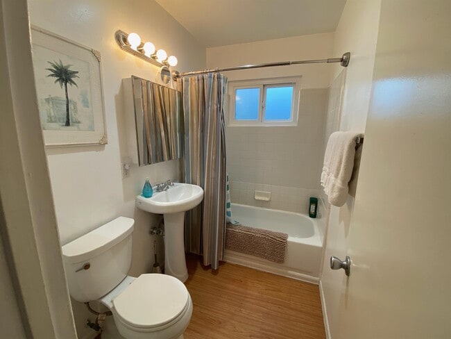 Building Photo - 1159 Montauk Ln