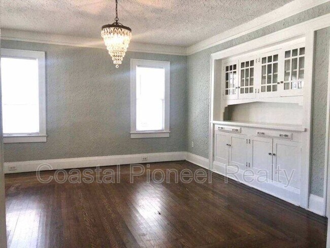 Building Photo - 108 W Hanna Ave