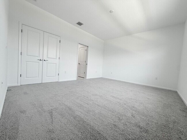 Building Photo - 4394 Longwood Lake Sq