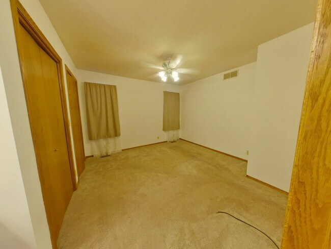 Building Photo - 3 Bedroom Home