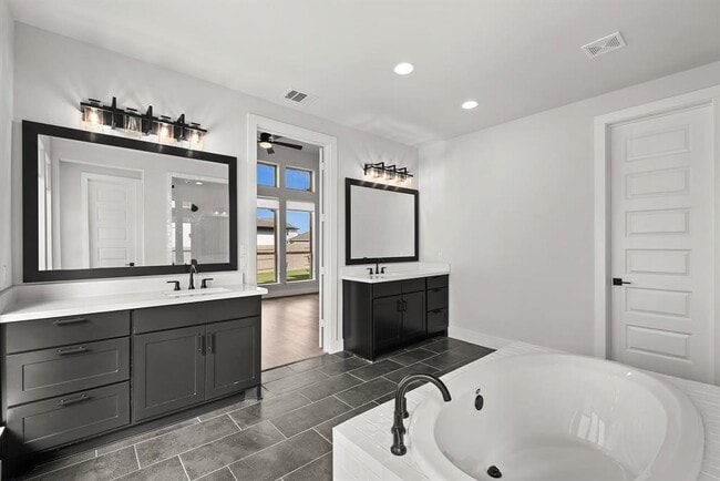 Building Photo - 7701 Boyd Hvn Dr