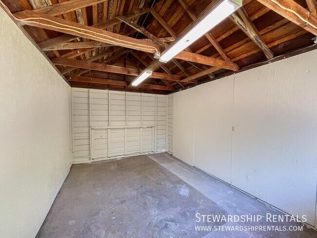 Building Photo - 2334 Augusta St