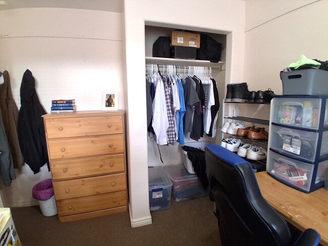 Building Photo - 654 E 700 N