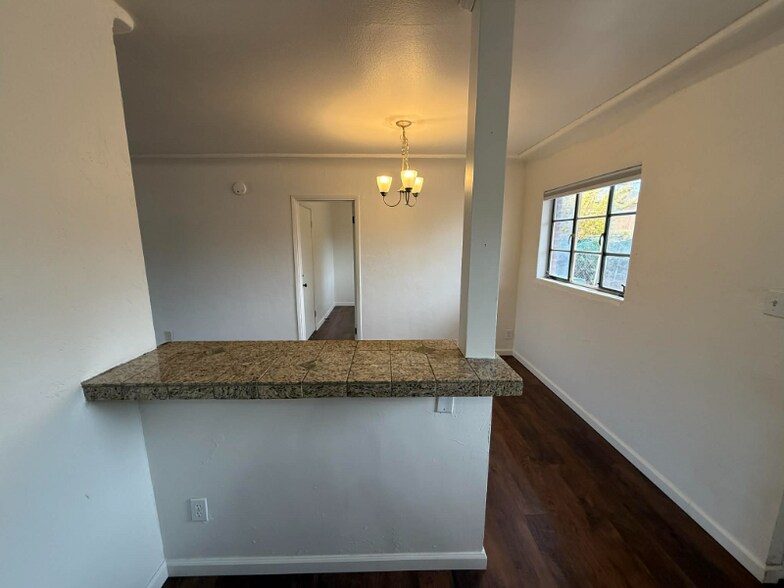 Building Photo - 929 S 4th Ave