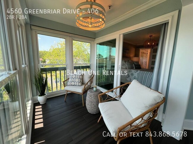 Building Photo - 4560 Greenbriar Dr