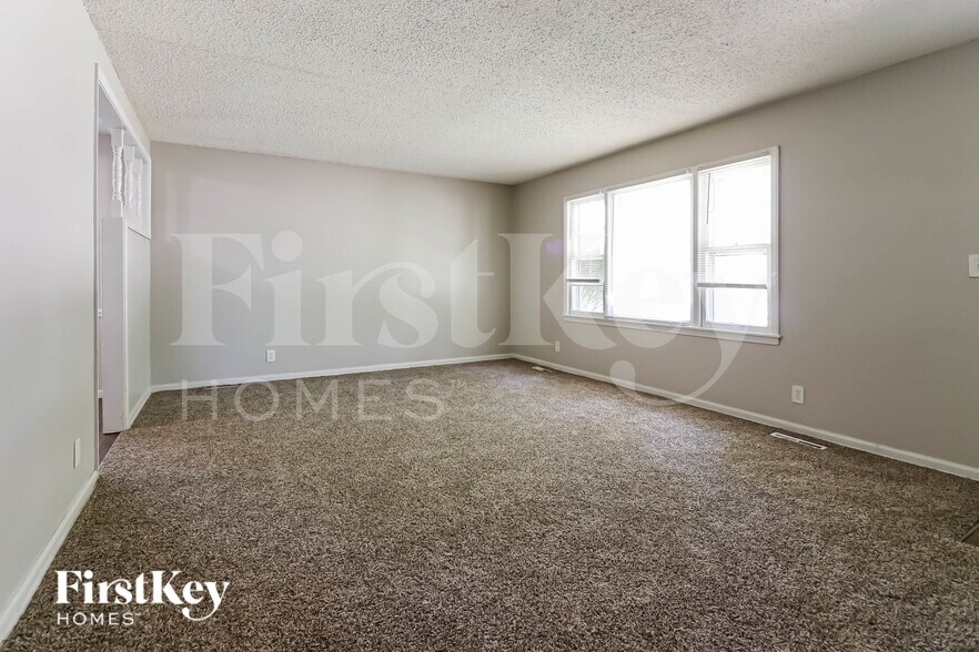 Building Photo - 607 NE Short St