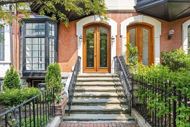 Building Photo - 227 Marlborough St
