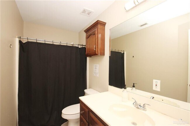 Building Photo - 15 Flamingo Ave