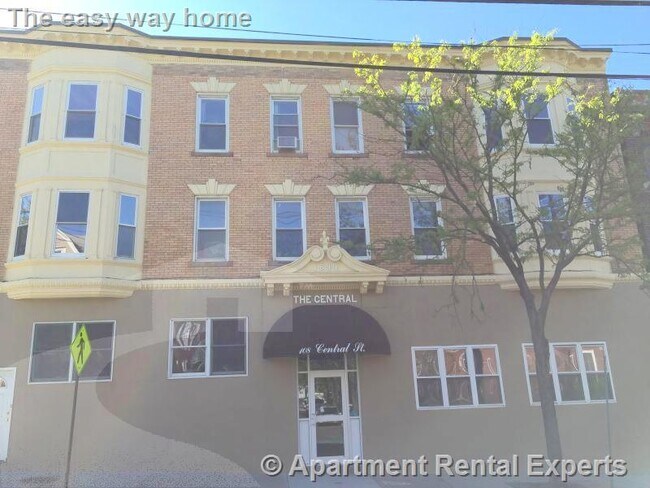 Building Photo - 106 Central St