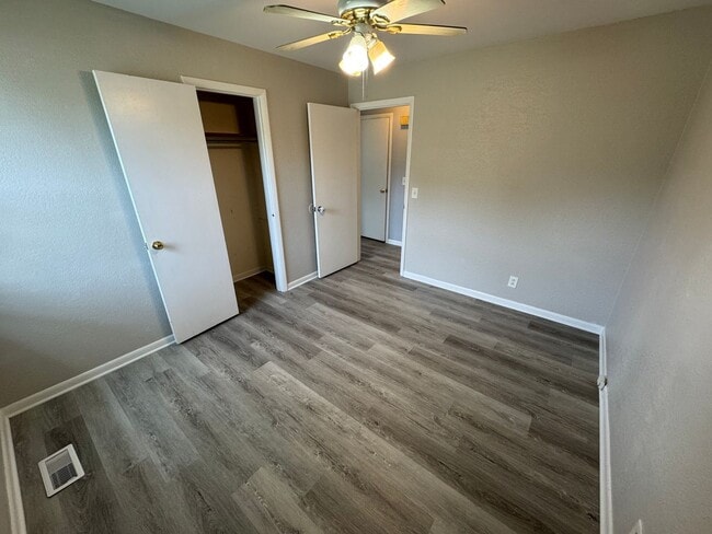 Building Photo - For Lease - 3 Bed, 1 Bath, 1350 Sqft, 0.27...