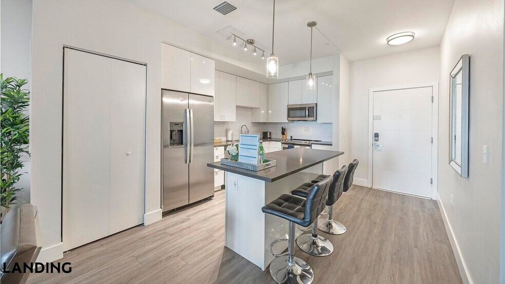 Building Photo - 4950 W Prescott St