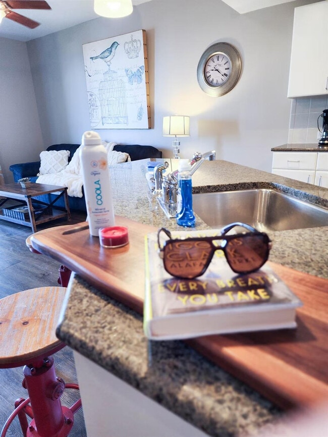 Building Photo - 11800 Front Beach Rd