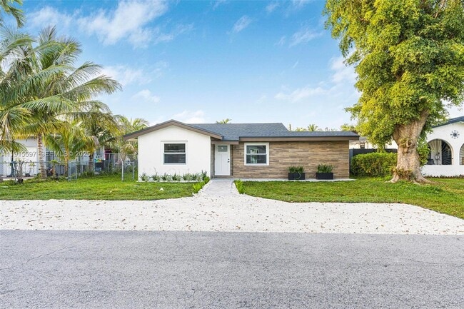 Building Photo - 216 NE 160th St