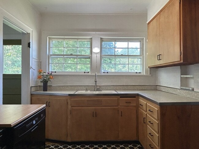 Building Photo - 994 Greenview Ave