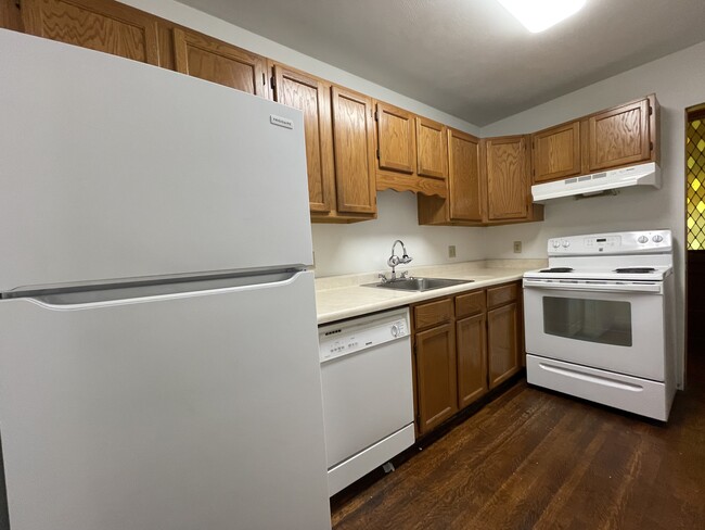 Kitchen - 1728 Wightman St