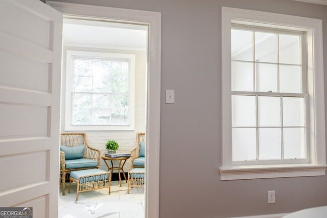 Building Photo - 111 E Screven St