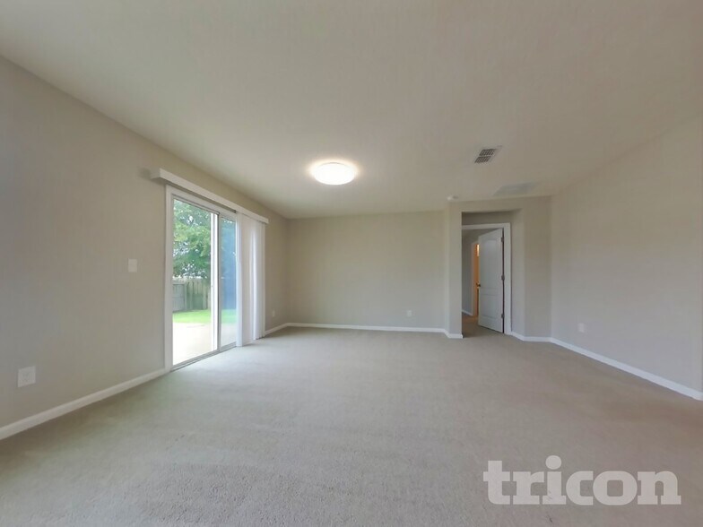 Building Photo - 3720 Summit Oaks Dr