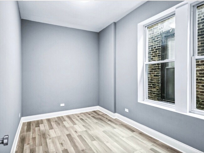 Building Photo - 1806 S Trumbull Ave
