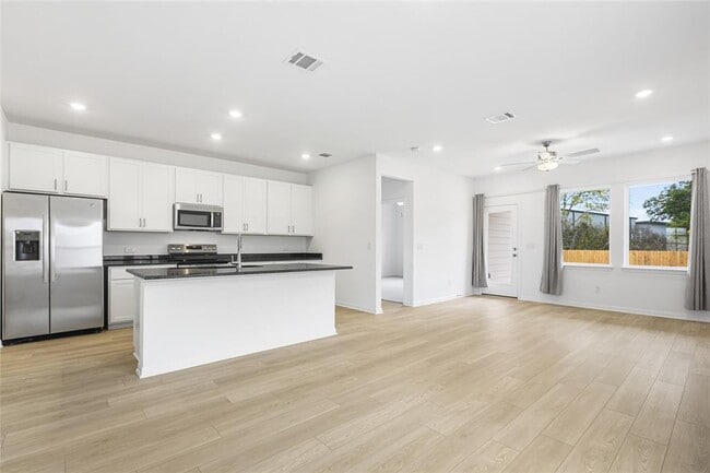 Building Photo - 701 Unakite Trl