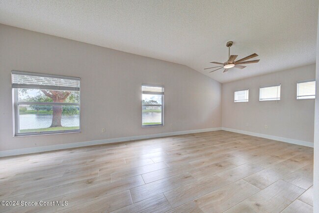 Building Photo - 1085 Sedgewood Cir
