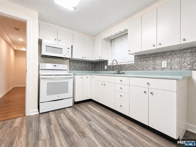Building Photo - 343 Tremont Ave