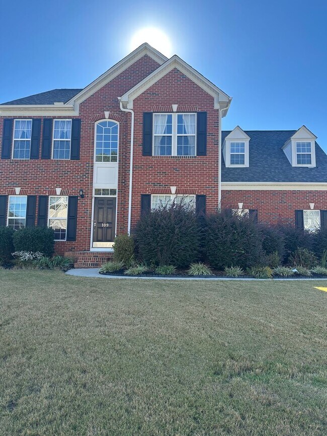 Building Photo - Prime Location, Five Forks! Lease only