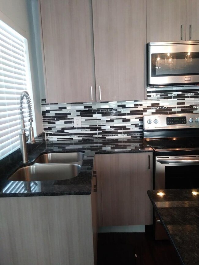 Building Photo - 125 E Morningside Dr