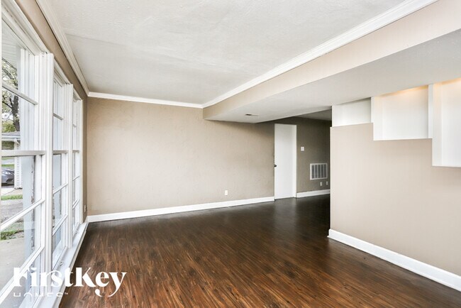 Building Photo - 43 Marquette Dr